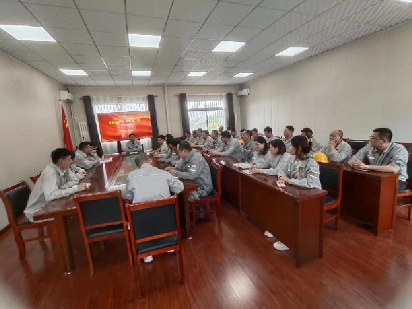 【理論宣講】鑫巖石料開展“凝聚思想偉力，助推強(qiáng)工興產(chǎn)”宣講活動(dòng)