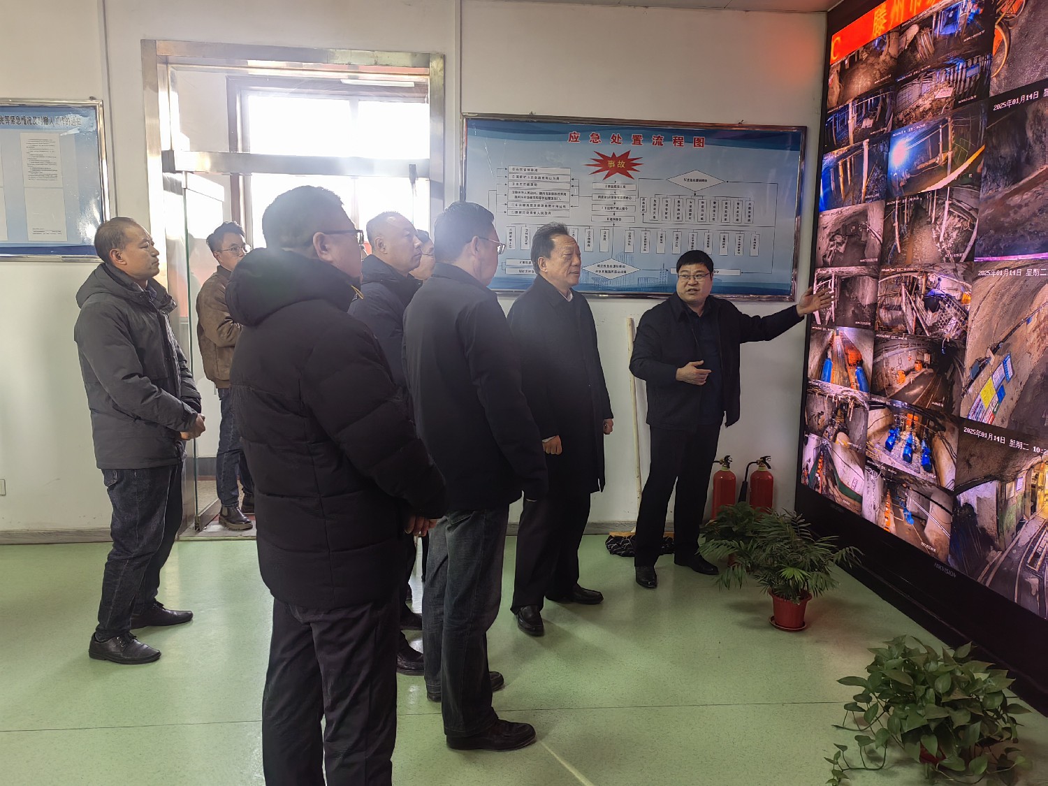 1737515065928832.jpg 1737515065928832.jpg