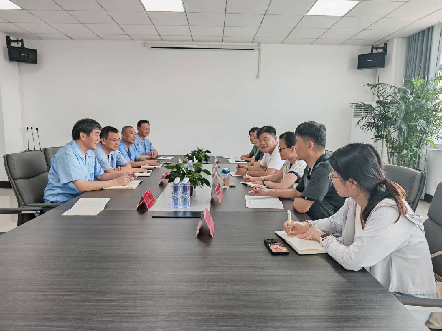 棗莊職業(yè)學院來精工公司調研交流